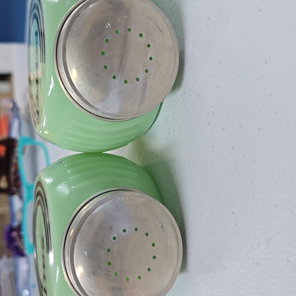 Retro salt and pepper shakers - Picture 4 of 6